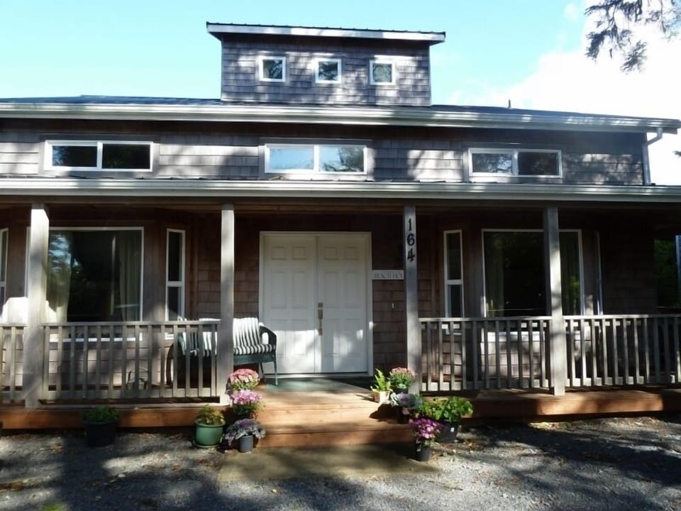 Front porch (2 of 2)