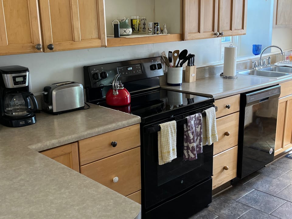 A well appointed kitchen for cooks or eat out at nearby resturants.