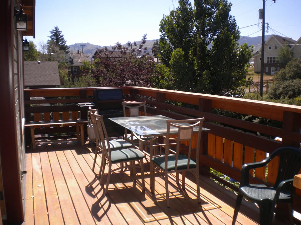Front patio with dinning table and gas grill