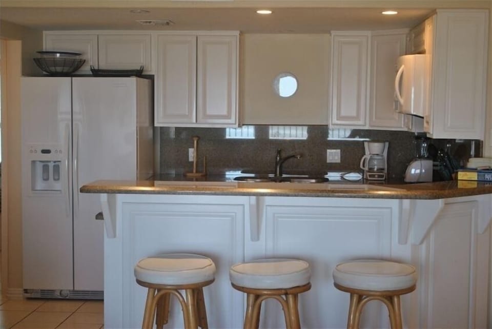 Full size Kitchen that opens into the family room