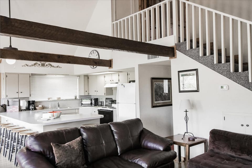 Dinning area/Living room: Sets 10, Pull out queen sleeper sofa.