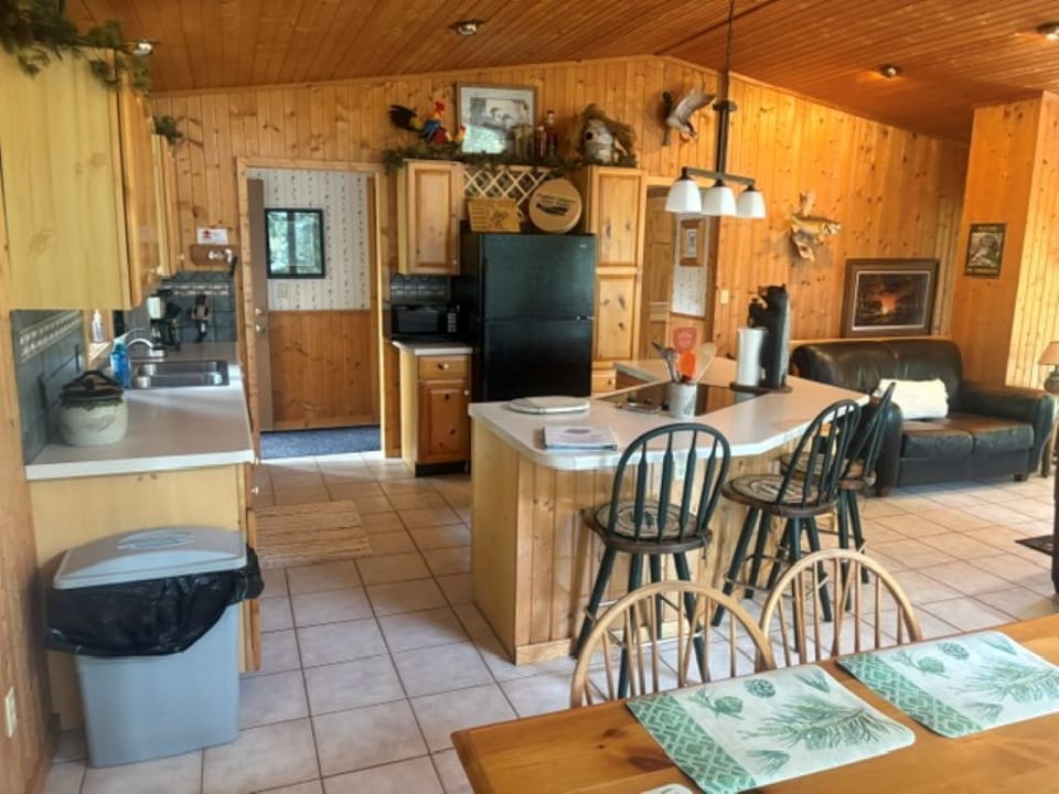 Kitchen - dining - great room combination
