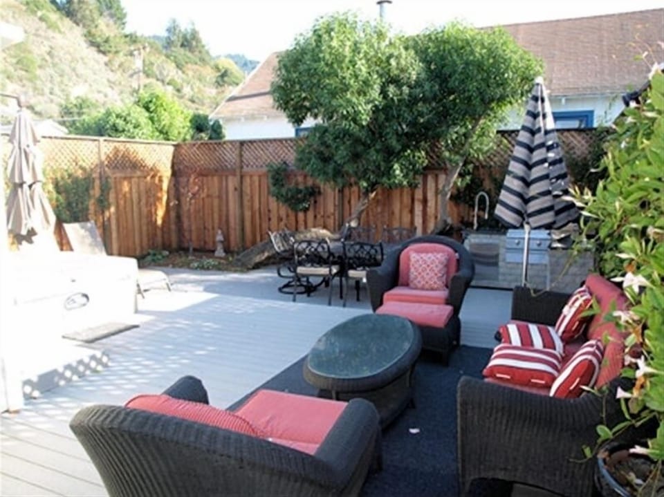 Backyard w/ sitting area, gas BBQ and outdoor kitchen, dining table and hot tub