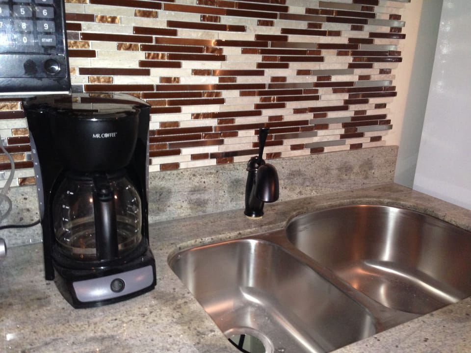 Kitchen Sink / Coffee Maker