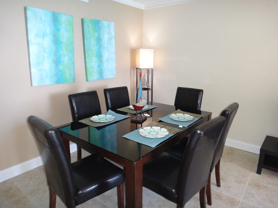 Dining table with 6 seating.