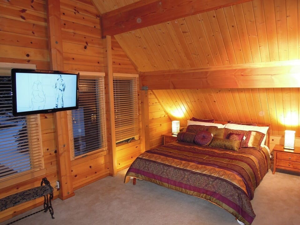 Bedroom 2 - 2nd floor with 1King Bed and Small single sofa chair