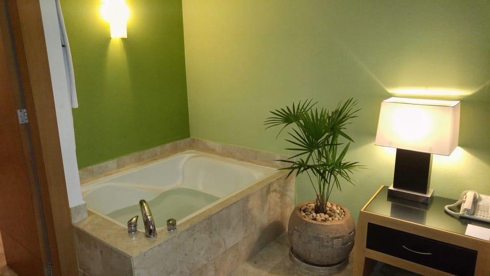 Soaking tub 