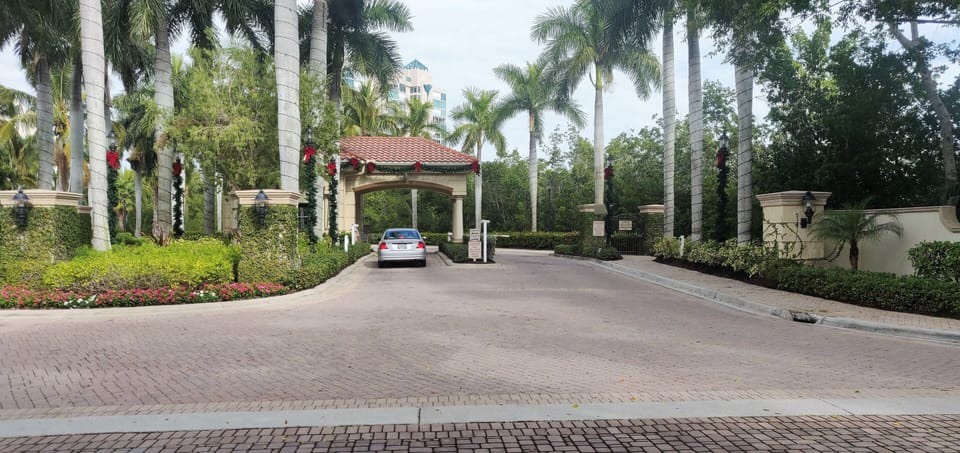 Naples Cay 24/7 Gate