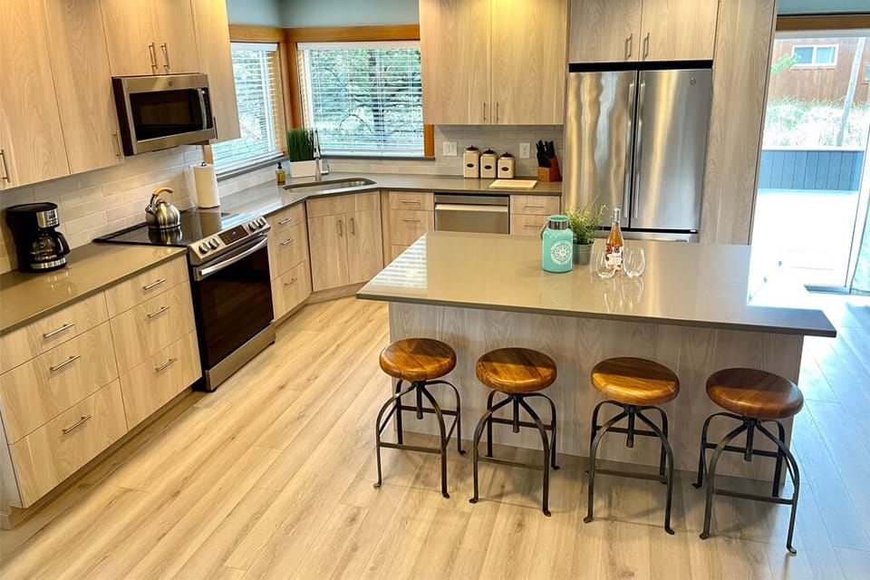 Kitchen (just remodeled) 