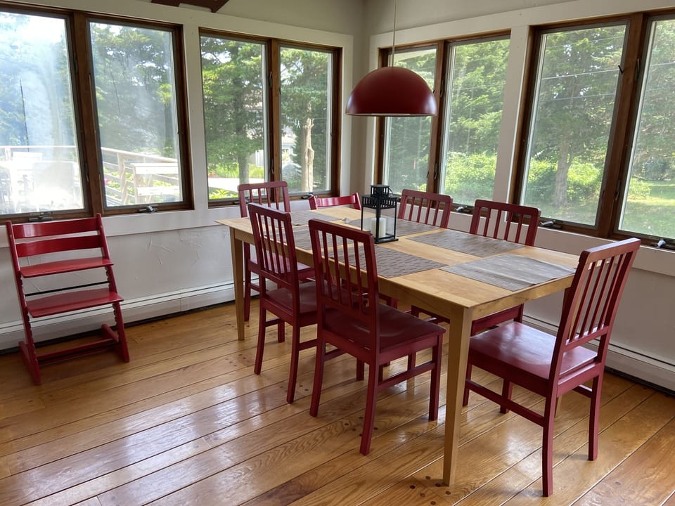 Dining area with seating for six plus stokke kid’s chair.
