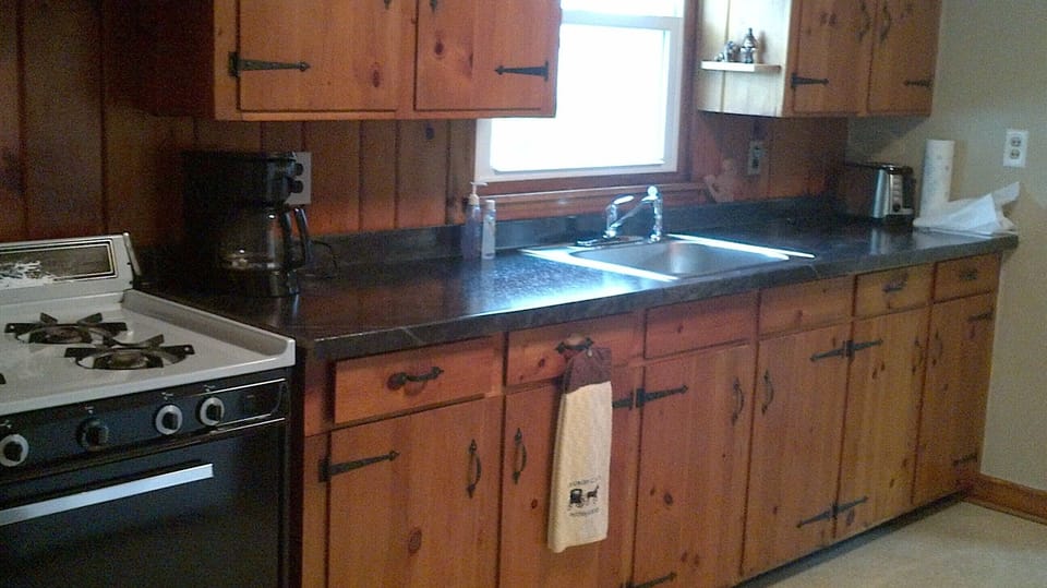 Kitchen With LP Gas Stove/Oven