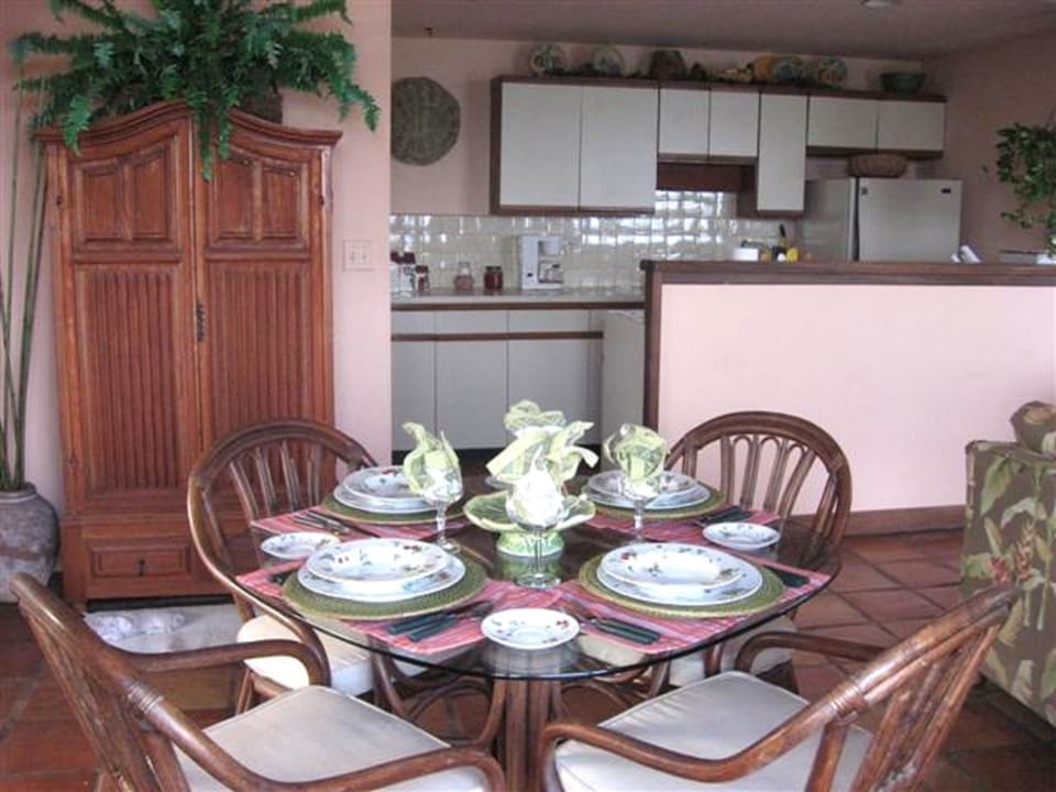Full kitchen and indoor dining 