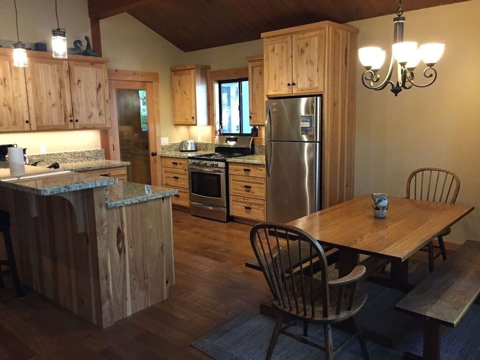 Open plan kitchen and dining area