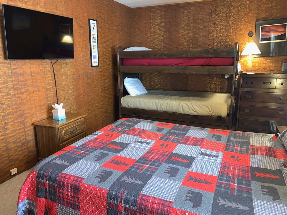 Bunk room with Queen bed and bunks