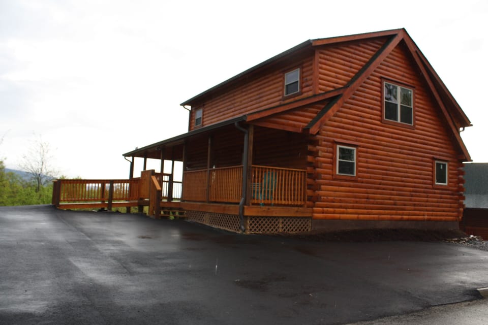 Exterior View of front side of cabin