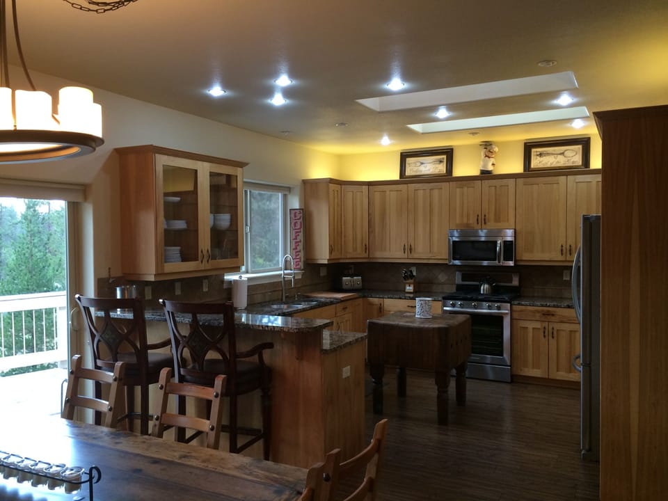 Kitchen dining area 