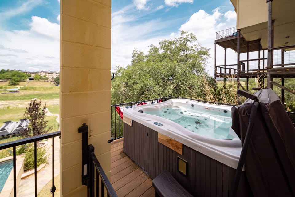 Hot tub! 
