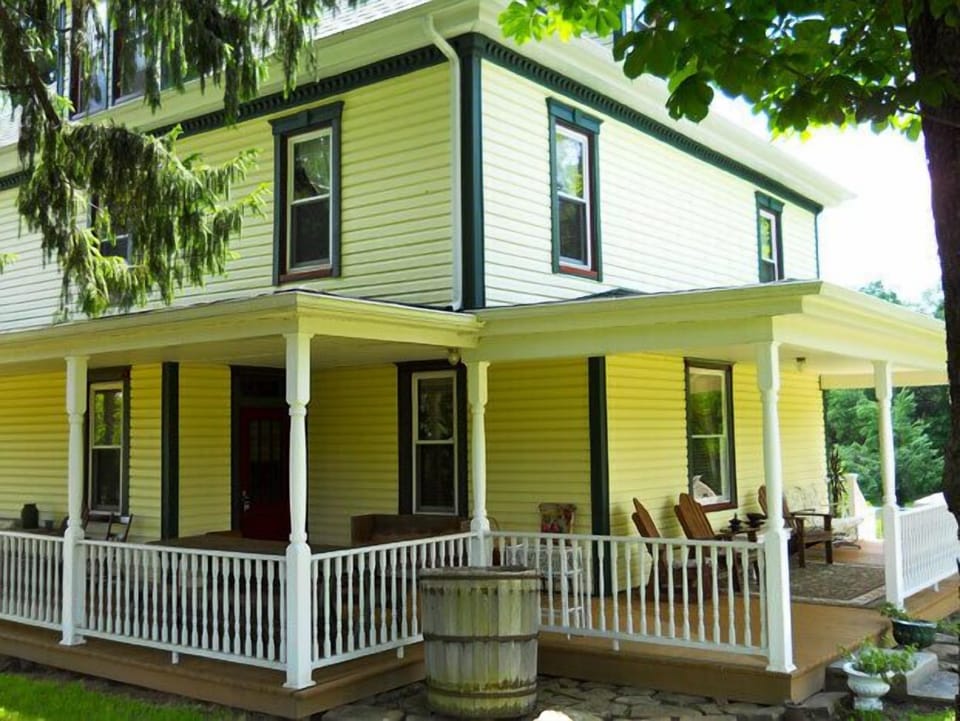 Large, wrap-around porch with plenty of seating!