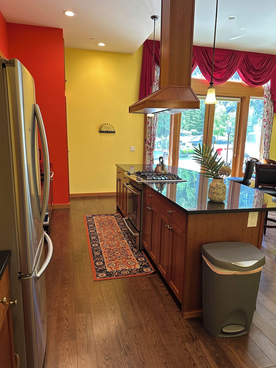 Kitchen counter/breakfast bar