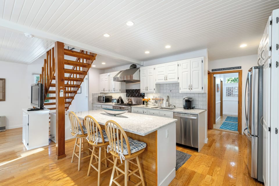 Gourmet Kitchen with stainless appliances, marble countertops