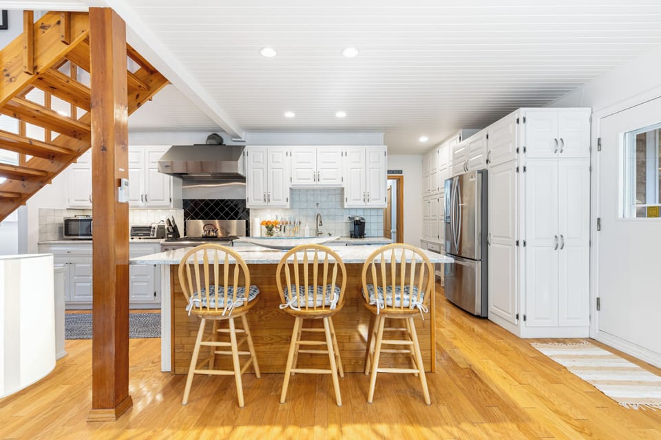 Gourmet kitchen with 3 barstools at center island