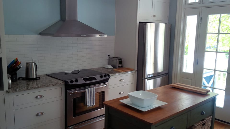 Fully equipped modern kitchen