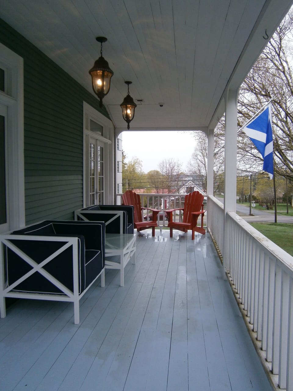 Enjoy your morning coffee on the veranda and watch the deer every morning.