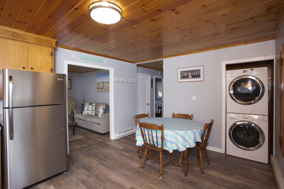 Kitchen eating area