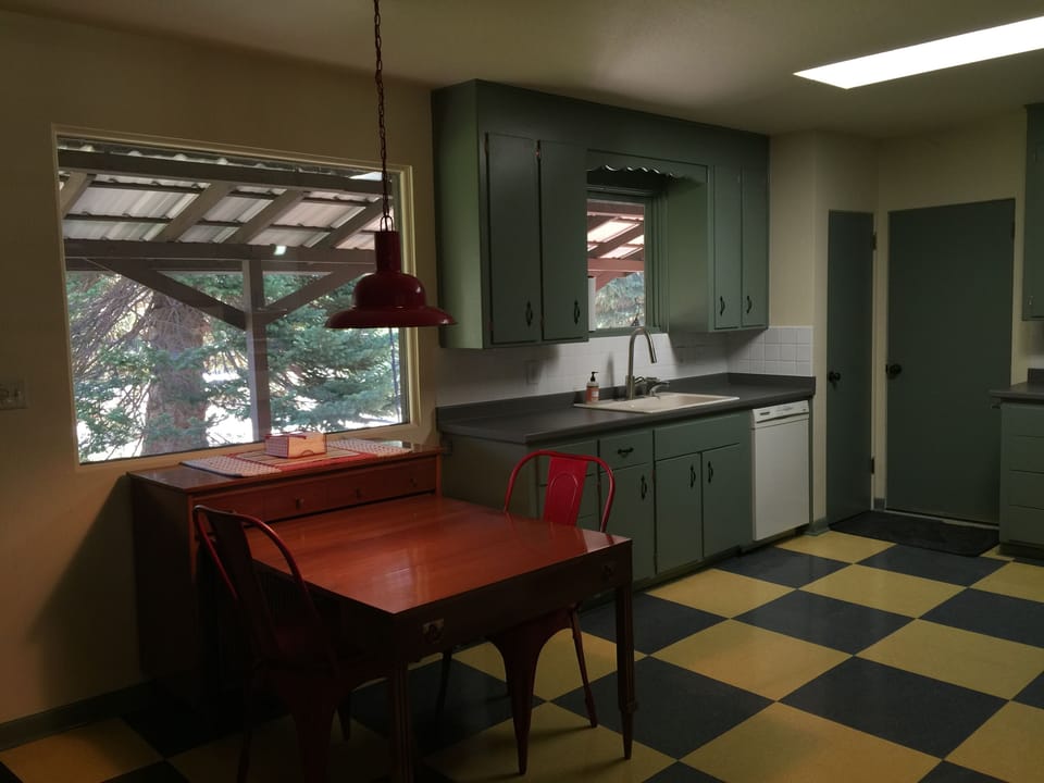 Eat in kitchen