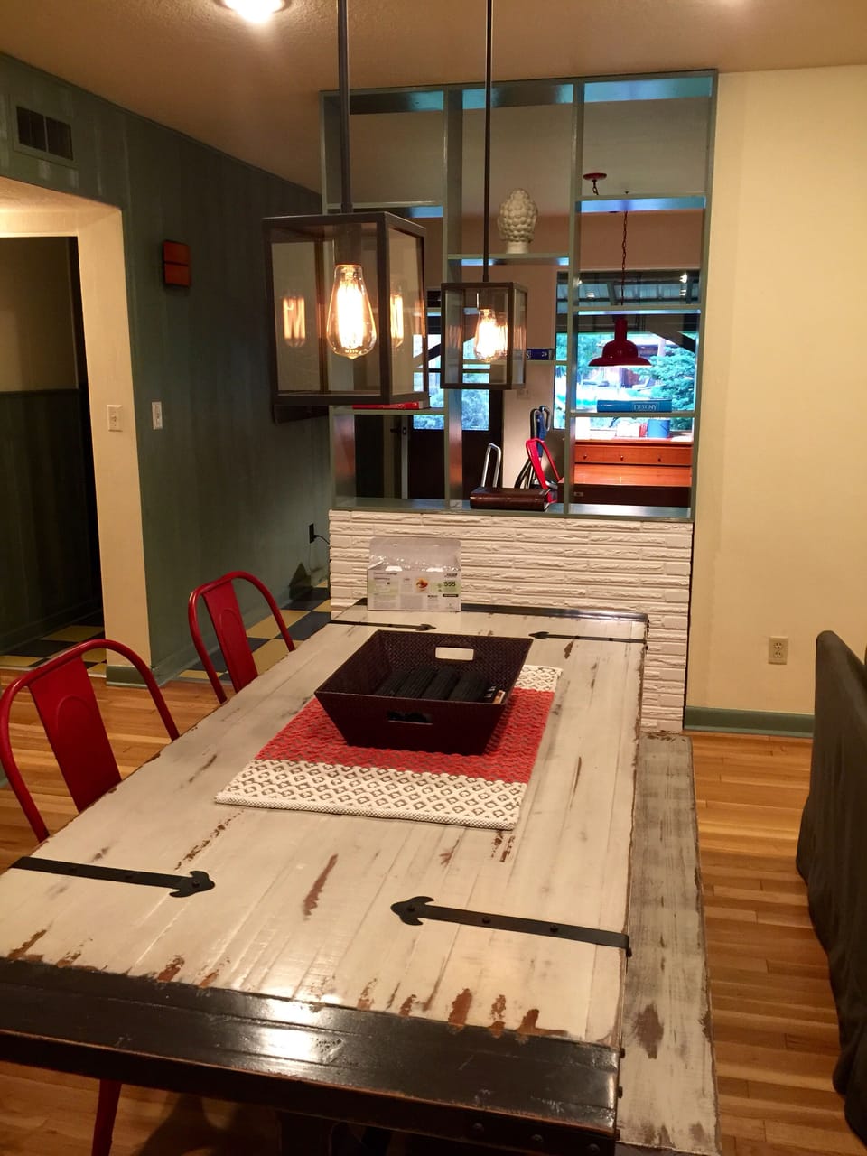 You can see from the back door to the creek to the front door.