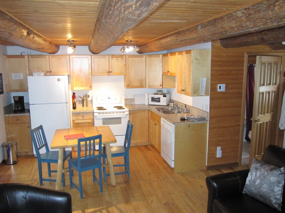Kitchen/dining area