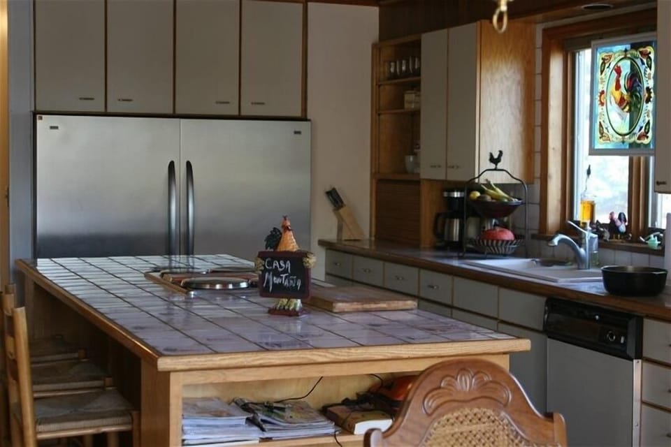 Everyone's favorite room fully equipped with a large Island and great cookbooks