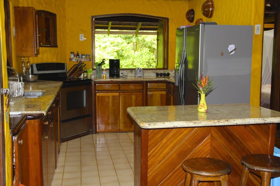 Spacious and fully equiped american style kitchen