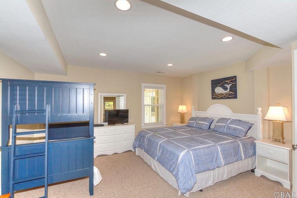 Family Suite - King And Bunks 