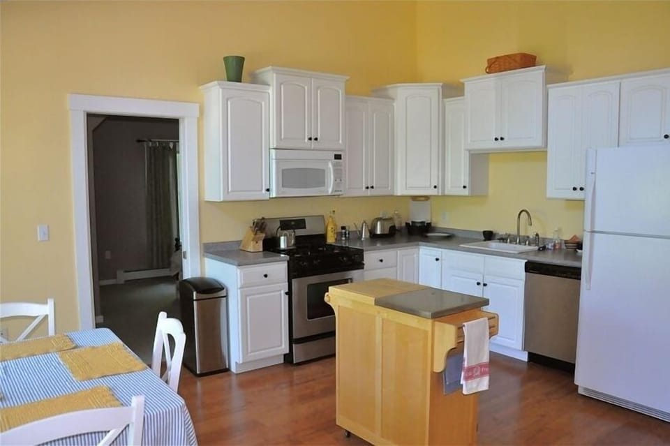 Eat-in Kitchen with gas range, microwave, island and dishwasher.