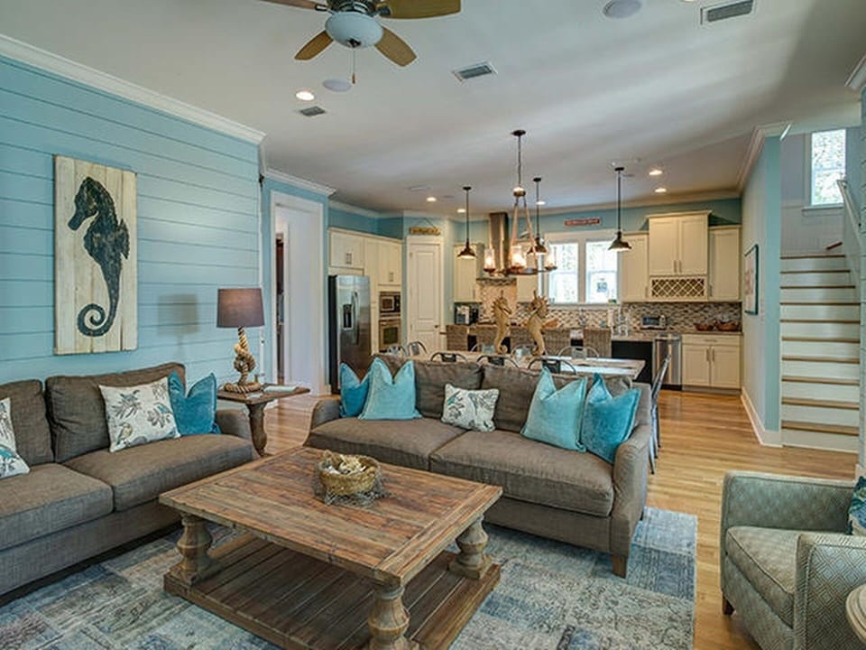 Lots of room to spread out, relax, & entertain family & friends.