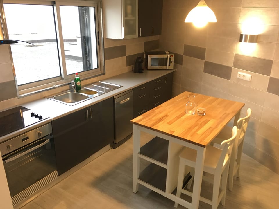 Kitchen with dish washer, washing machine and dryer