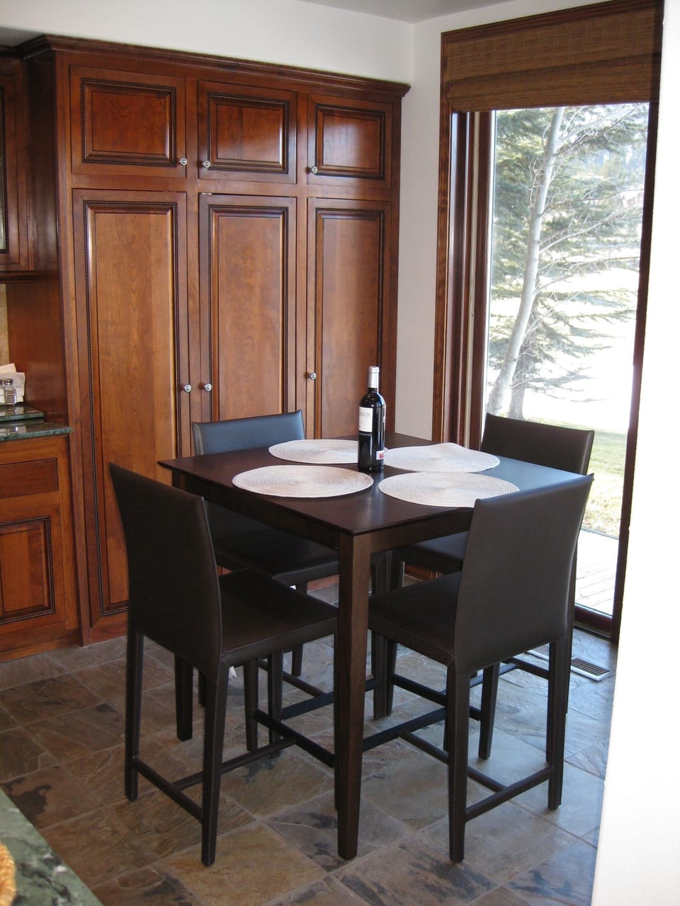 Breakfast nook - seating for 4