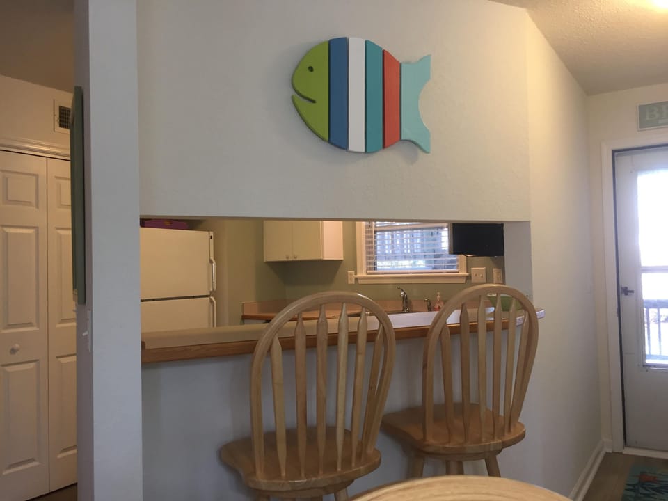 Eat at counter shelf or dining room table.