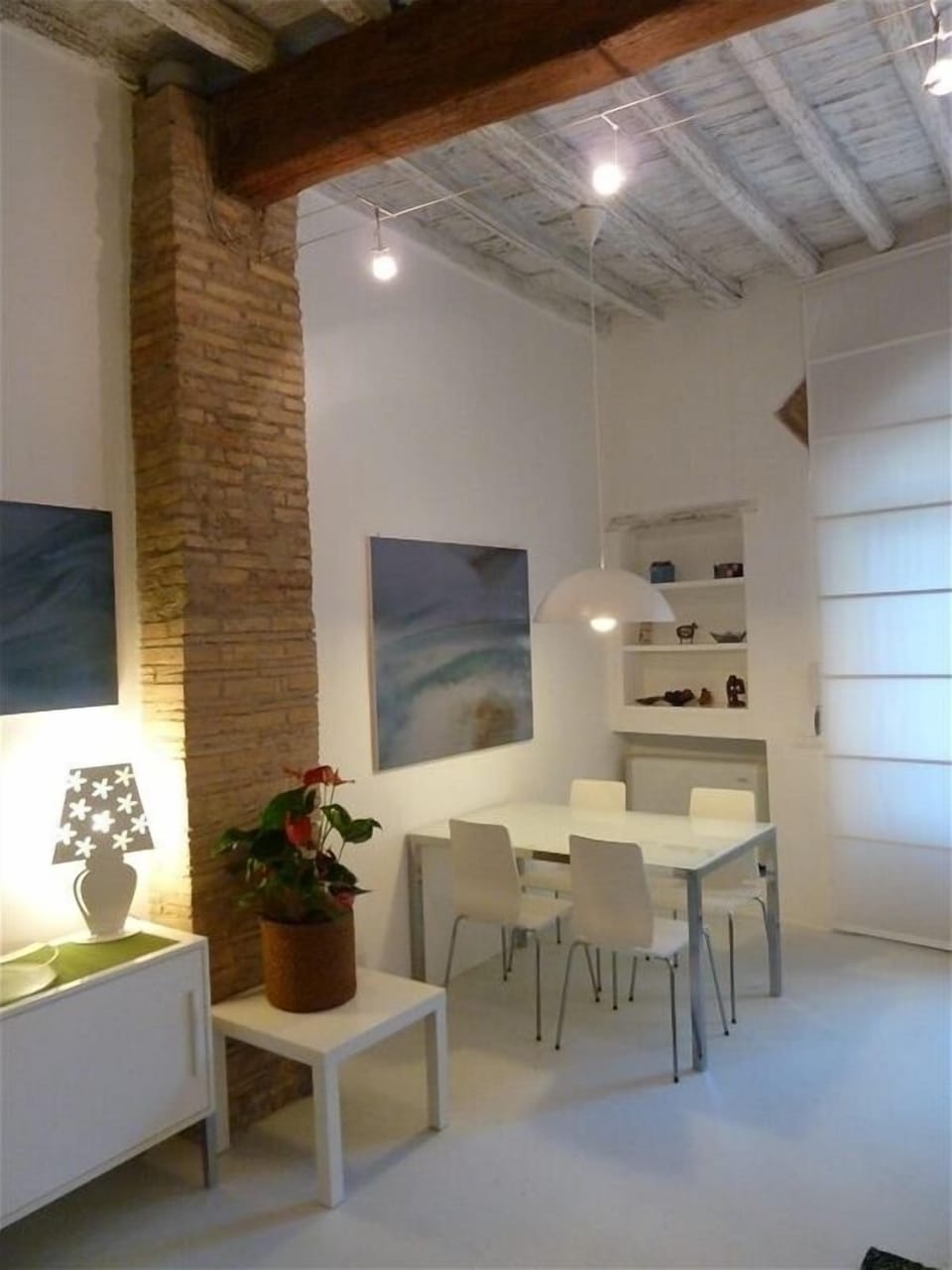 DINING AREA 2