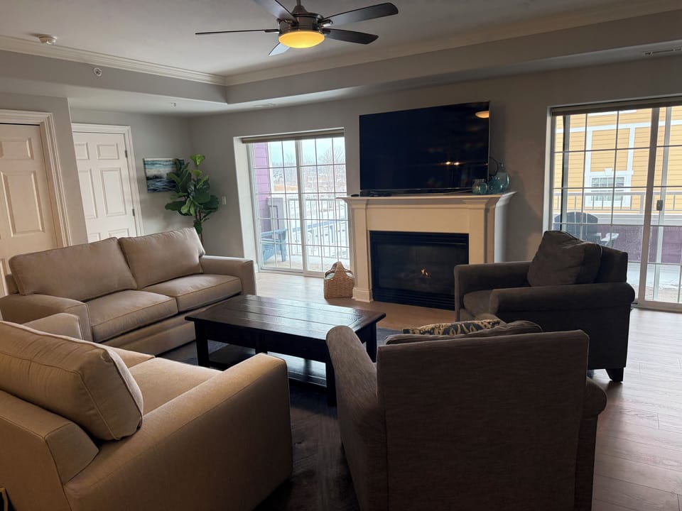 Living room with gas fireplace