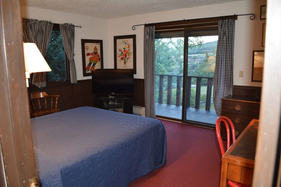 Upstairs Bedroom - Balcony view