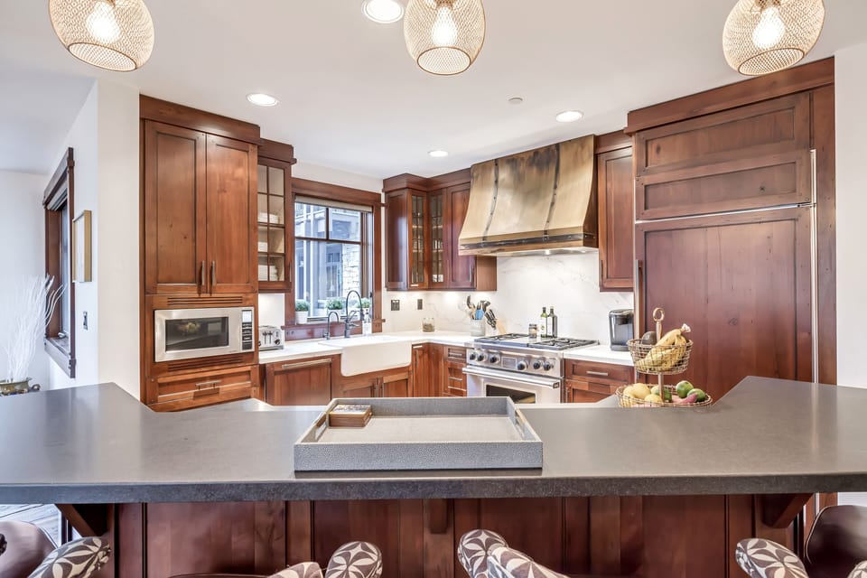 Bar/counter seating for 4 in chef's kitchen.