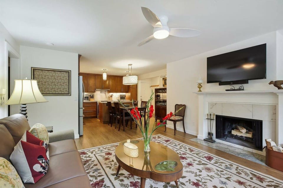 Multiple units available - layout, decor varies