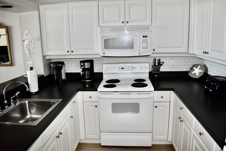 Kitchen- New Cabinets & Countertops