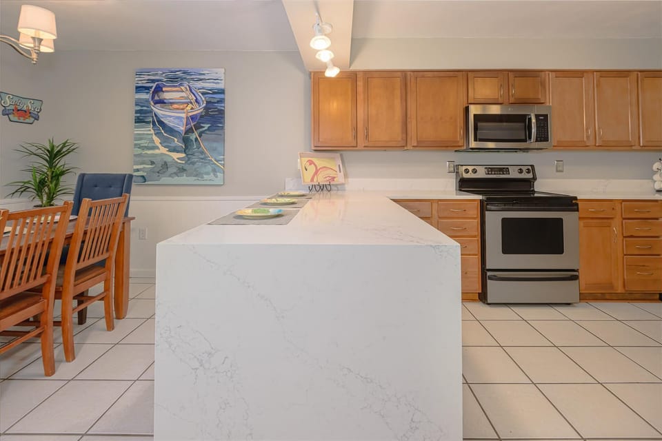 Plenty of space on the freshly updated breakfast bar!