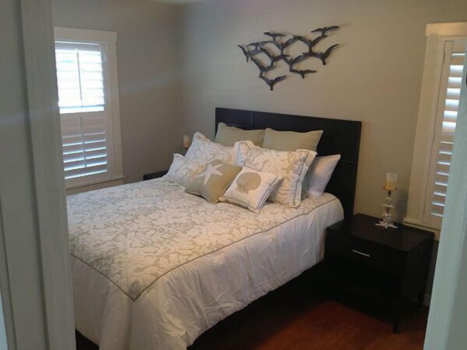 Queen Room 2