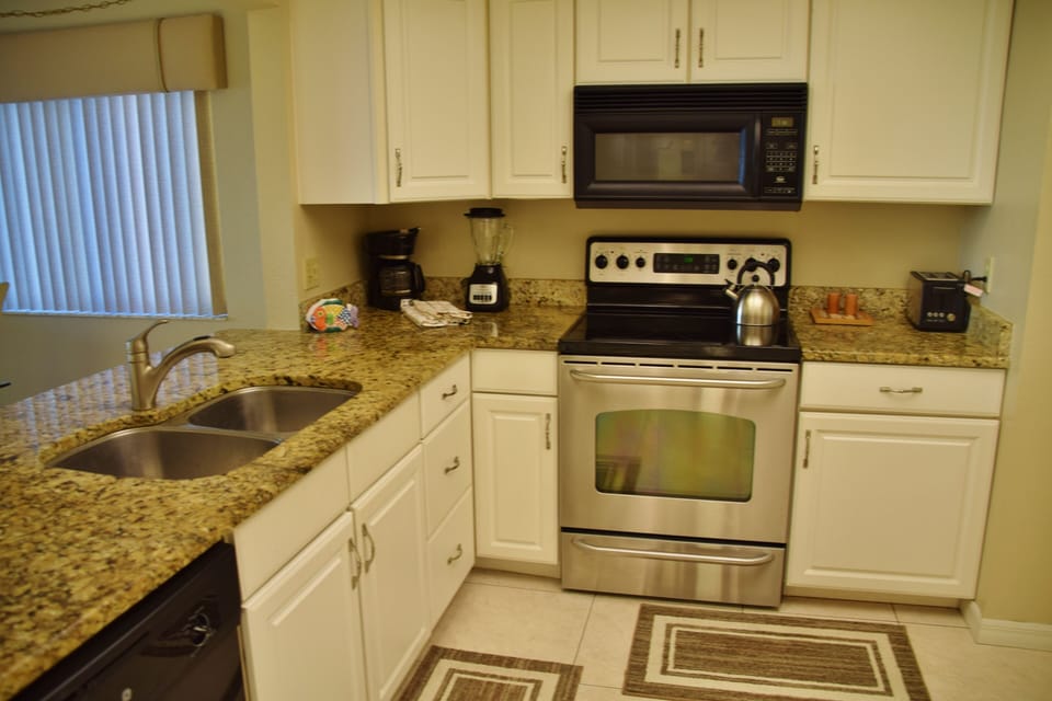 Granite counter tops and updated appliences. 