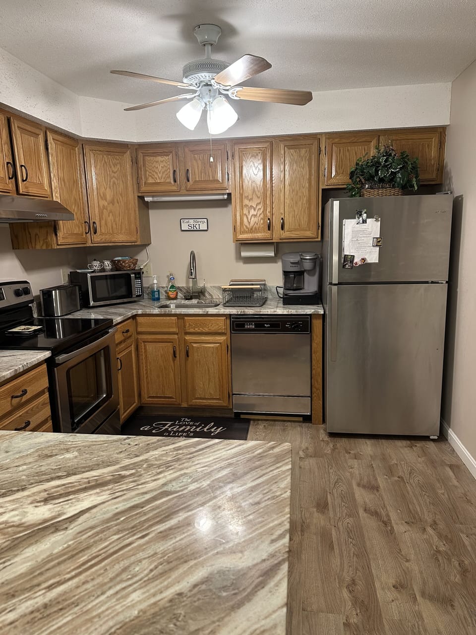 Fully equipped kitchen , coffee maker/ keurig. We run a dishwasher at night.