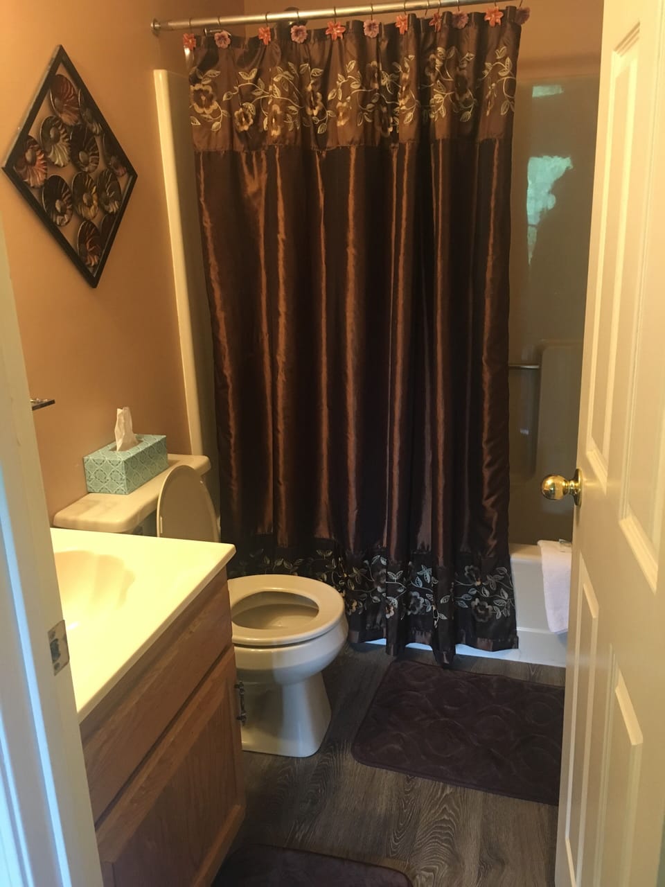 Private full bathroom in a master bedroom 
